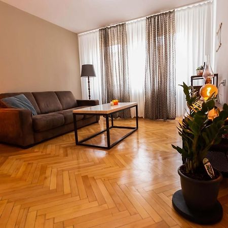 Cosy 2-Bedroom Flat - Fully Equipped Reșița Dış mekan fotoğraf